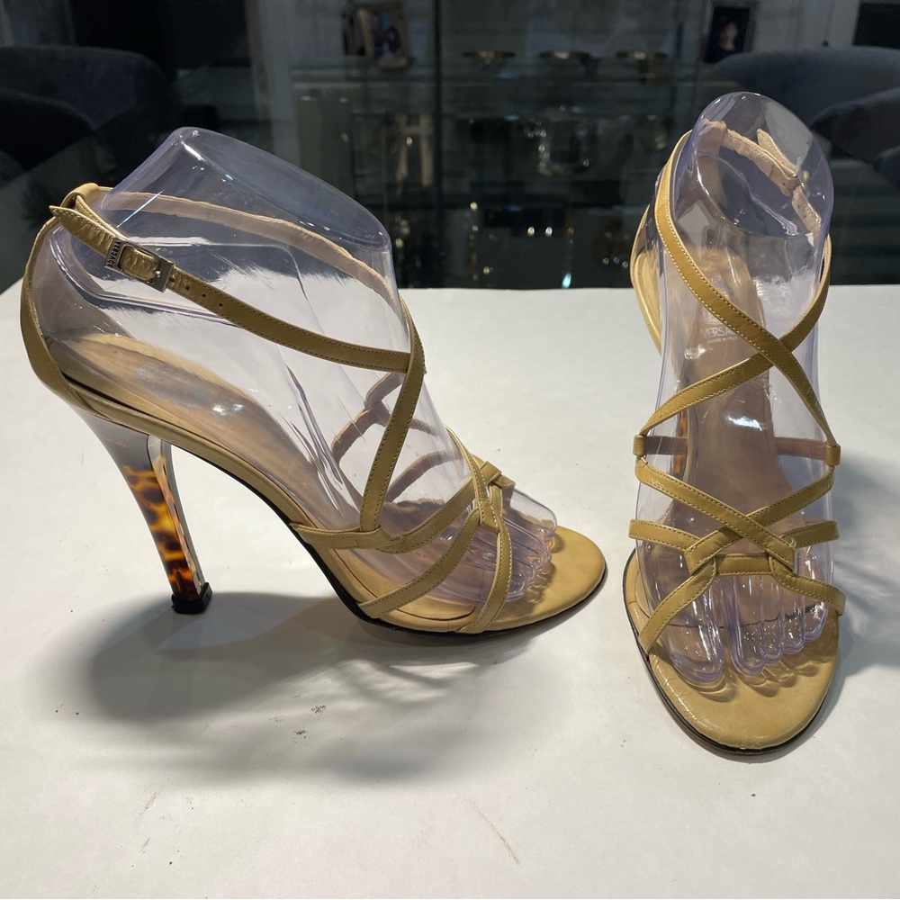 Versace Beige High Heel Sandals
Runway and RARE
Size 37